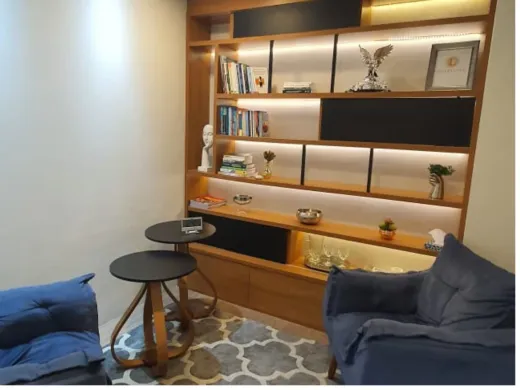 Sala de atendimento com poltronas